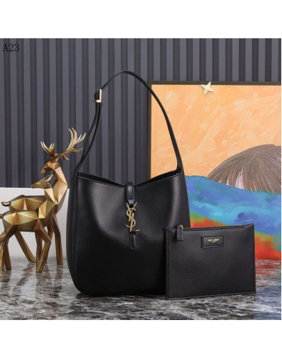 Elegant shoulder bag to stand out