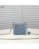 ATEMPORAL LUXURY - Chanel shoulder bag