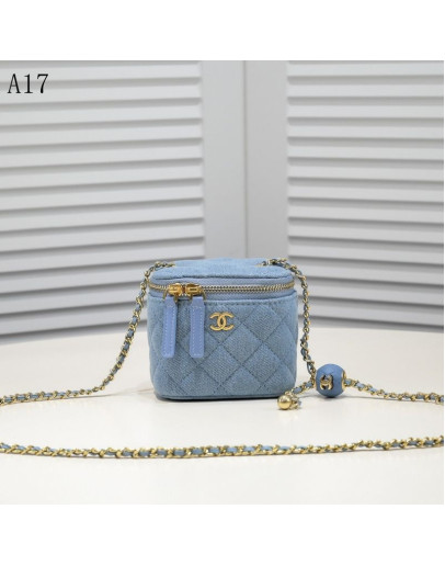 ATEMPORAL LUXURY - Chanel shoulder bag