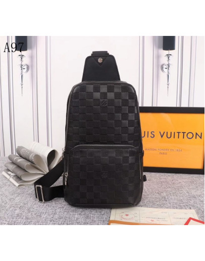 Bandolera Louis Vuitton style and sophistication in a classic design