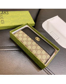 Hand wallet luxury and distinction in your hands