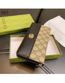 Hand wallet luxury and distinction in your hands