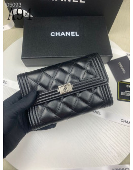 Chanel style icon on hand wallets