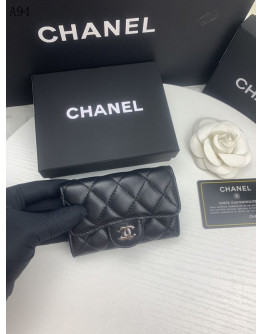 Chanel avant -garde design in hand portfolios