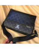 Classic Bandolera Louis Vuitton striking