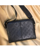 Classic Bandolera Louis Vuitton striking