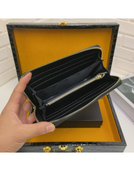 High -end Versace hand portfolio