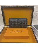 Hand portfolio with square motive Louis Vuitton