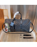 Large -capacity traveling handbag Louis Vuitton