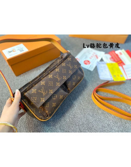 High -end canvas shoulder bag Louis Vuitton