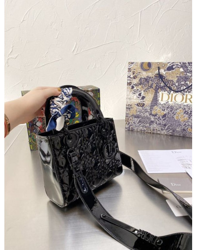 Shoulder bag with striking overtrack dior