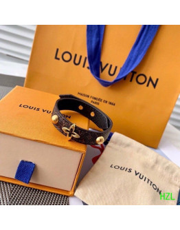 Synthetic leather bracelet with pearls and Flor Louis Vuitton