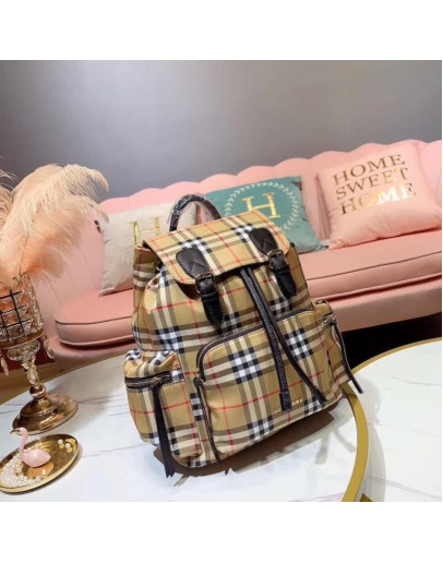 Old high -end backpack Burberry