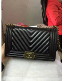 Modern shoulder bag with Chanel reason