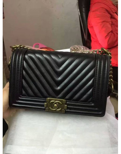 Modern shoulder bag with Chanel reason