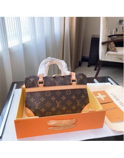 Shoulder bag with handle design by Louis Vuitton