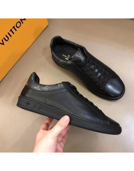 Sports shoes Louis Vuitton Color Premium Black Men