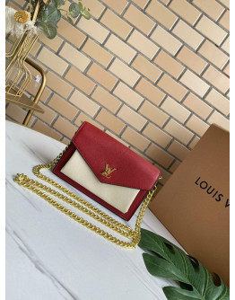 Bandolera Louis Vuitton with women's chain