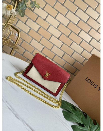 Bandolera Louis Vuitton with women's chain