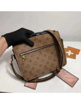 Louis Vuitton Pochette Metis Women's Bag