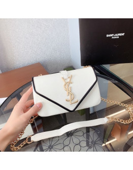 Luxury bag with striking chain Yves Saint Laurent