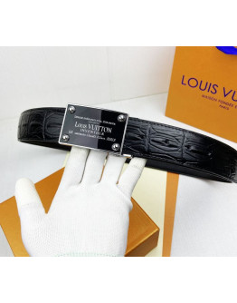 Triquete buckle belt on the reason Louis Vuitton