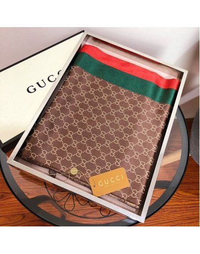 Clasica bufand with Gucci motif