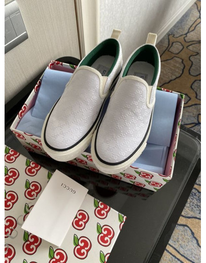 Casual Unicolor Gucci shoe