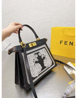 Elegant handbag with double fendi flap effect