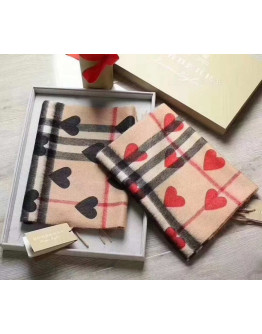 Pañoleta Con Estampado De Corazones Burberry