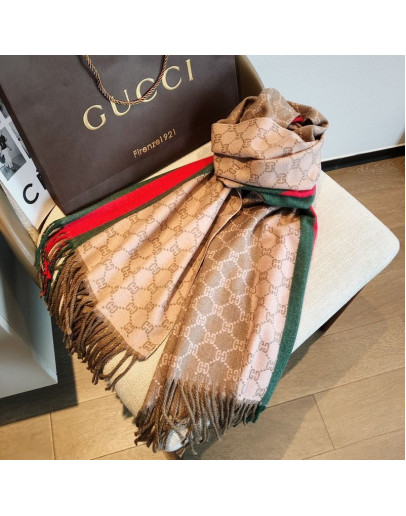 Clasica bufand with Gucci motif