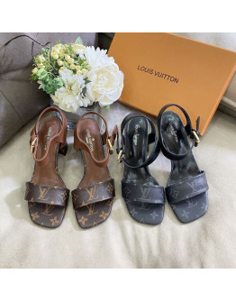 Elegant Sandals of Dress Louis Vuitton