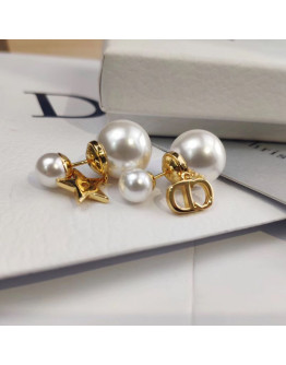 Golden earrings with dior pearls