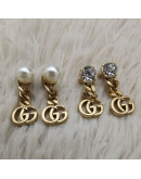 Earrings with pearls and jerk