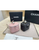 Cosmetic shoulder bag type Chanel