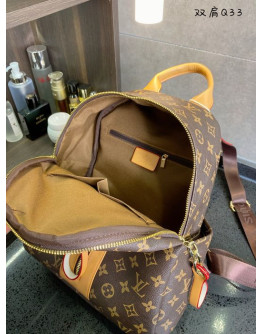 Modern high -end backpack with flower design Louis Vuitton