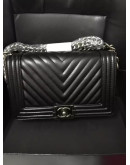 Modern shoulder bag with Chanel reason