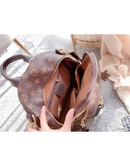 Backpack with golden zipper of large capacity Louis Vuitton