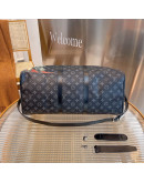 Large -capacity traveling handbag Louis Vuitton