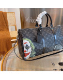 Large -capacity traveling handbag Louis Vuitton