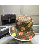 Cube -style hat with Gucci fruit print