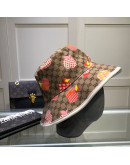 Cube -style hat with Gucci fruit print