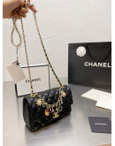 Shoulder bags with chain and golden logo Chanel