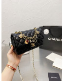 Shoulder bags with chain and golden logo Chanel