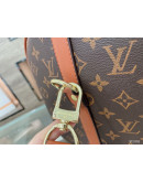 Traveler handbag on the occasion of great capacity Louis Vuitton